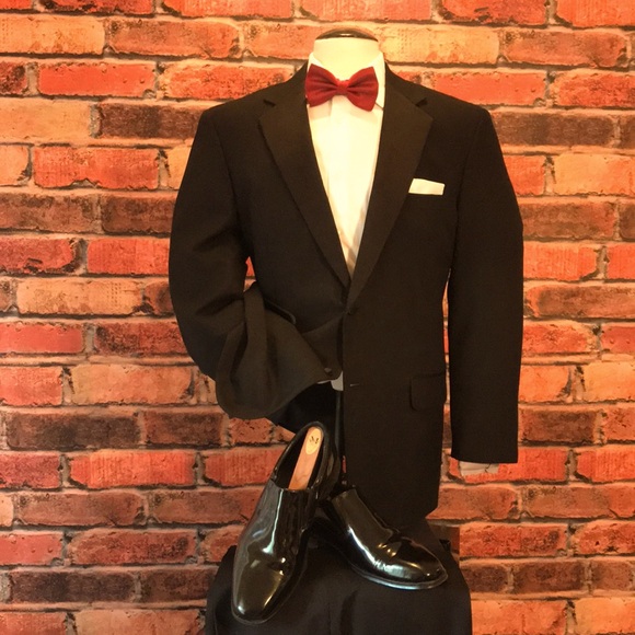 Gerald Austin Tuxedo Coat - Picture 4 of 17